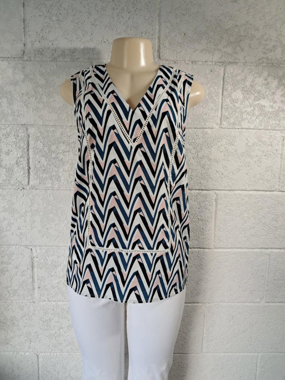 Halogen Geometric V-Neck Sleeveless Blouse XS